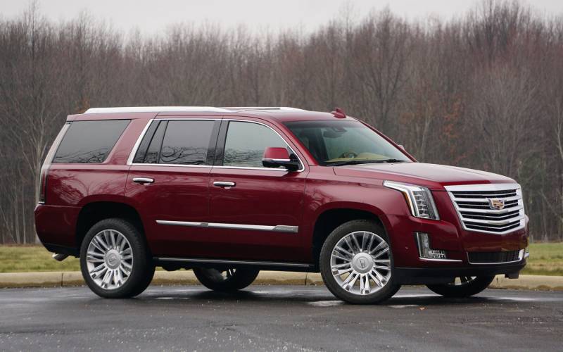 Comparison Cadillac Escalade Luxury 2017 vs Ford Explorer Sport 2017 SUV Drive